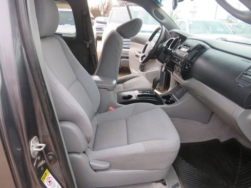 Used 2011 Toyota Tacoma 2WD Access Cab w/ Convenience Pkg image 18