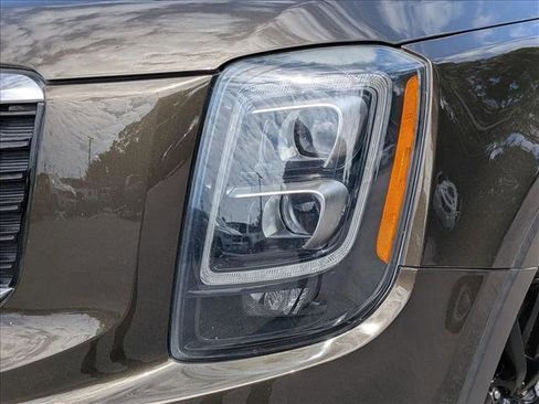 Used 2022 Kia Telluride SX FWD image 2