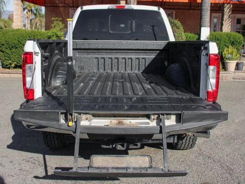 Used 2017 Ford F250 XLT w/ XLT Premium Package AWD/4WD image 9