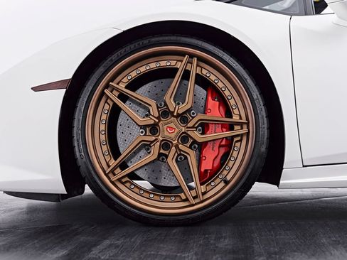 Used 2017 Lamborghini Huracan LP 610-4 AWD/4WD image 3