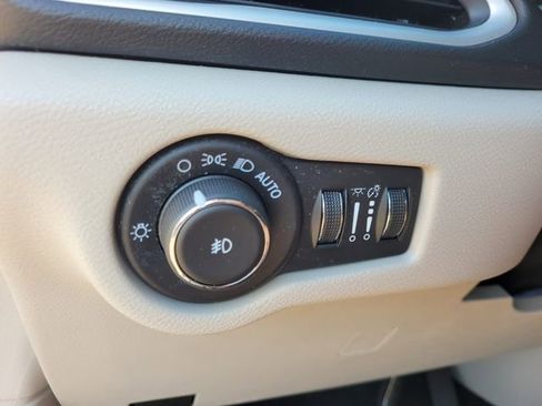 Used 2024 Chrysler Pacifica Touring-L image 22