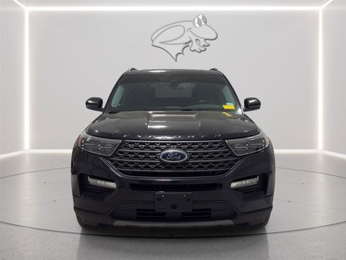 Used 2022 Ford Explorer XLT w/ Equipment Group 202A AWD/4WD image 8