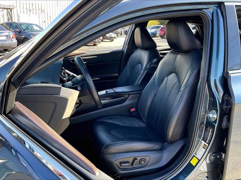 Used 2022 Toyota Avalon XLE image 7