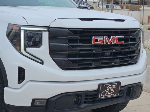 Used 2023 GMC Sierra 1500 Elevation w/ Elevation Premium Package AWD/4WD image 7