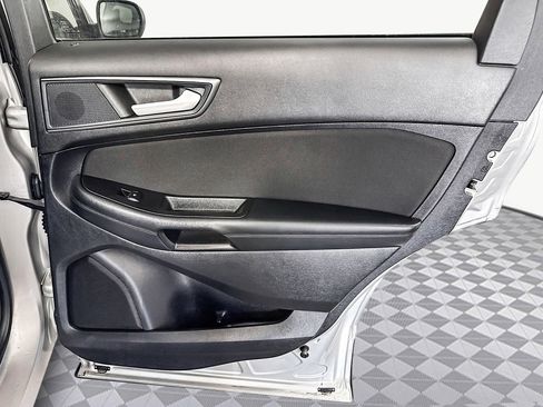 Used 2019 Ford Edge SE image 28
