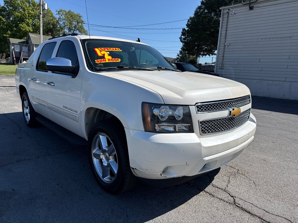 Used 2012 Chevrolet Avalanche LTZ RWD image 4