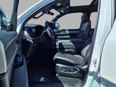 New 2026 Jeep Grand Wagoneer L 4WD image 23