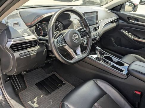 Used 2025 Nissan Altima 2.5 SR FWD image 13