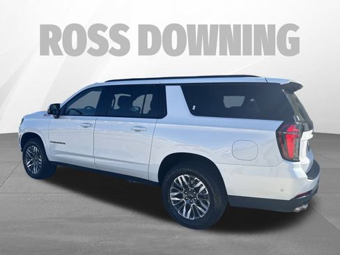 Used 2025 Chevrolet Suburban Z71 image 4