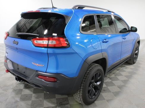 Used 2018 Jeep Cherokee Trailhawk w/ Comfort/Convenience Group AWD/4WD image 27