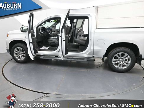 Used 2023 Chevrolet Silverado 1500 LTZ AWD/4WD image 38