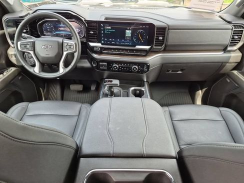 Used 2024 Chevrolet Silverado 1500 LT Trail Boss w/ Convenience Package II AWD/4WD image 22