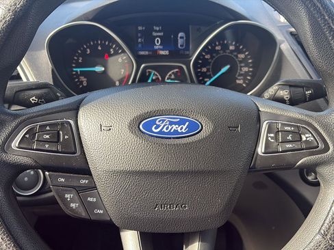 Used 2019 Ford Escape SE image 11