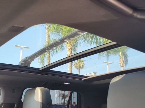 Used 2022 Chevrolet Tahoe Z71 w/ Z71 Off-Road Package image 19