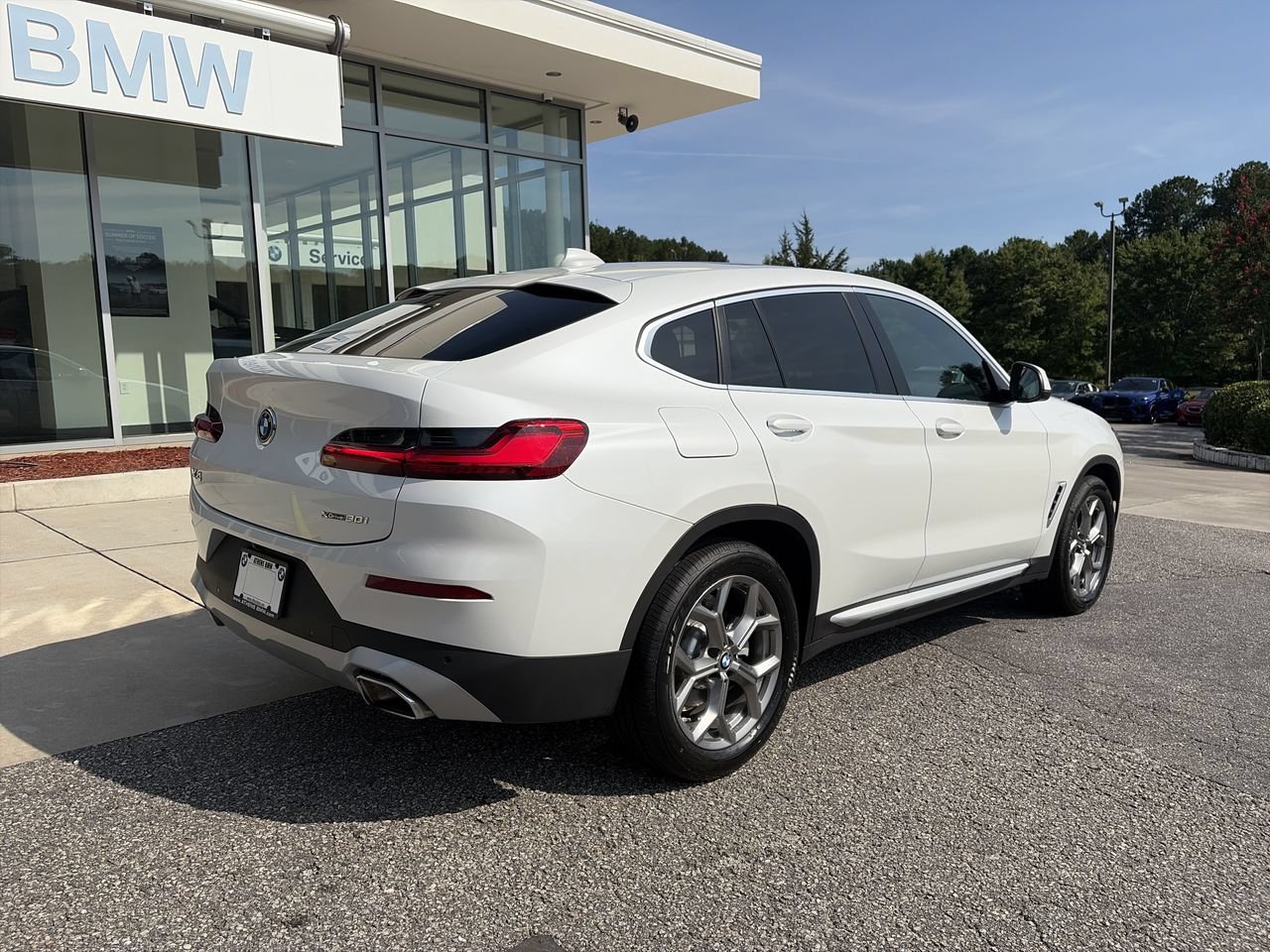 Certified 2025 BMW X4 xDrive30i AWD/4WD image 8