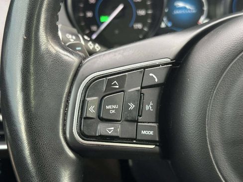 Used 2017 Jaguar F-PACE Prestige image 34