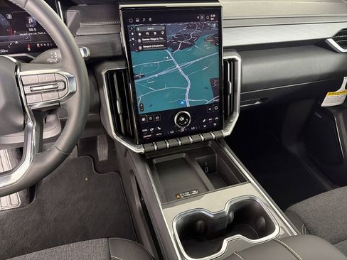 New 2025 GMC Acadia Elevation image 29