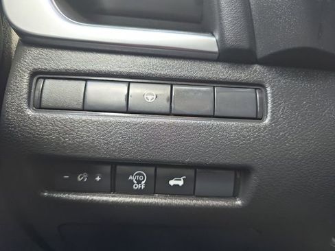 Used 2024 Nissan Rogue SV image 10