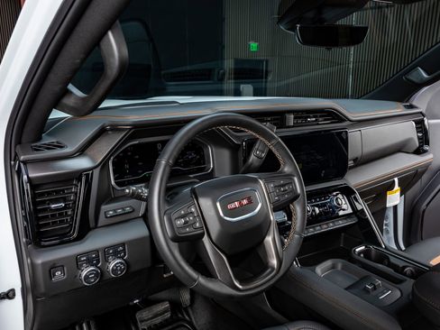 Used 2025 GMC Sierra 2500 AT4 w/ AT4 Premium Plus Package AWD/4WD image 17
