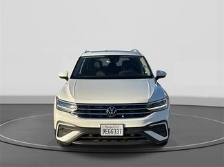Used 2022 Volkswagen Tiguan SE w/ Panoramic Sunroof Package video 2