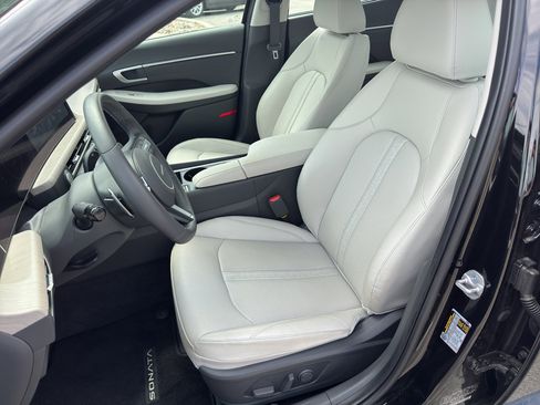 Used 2025 Hyundai Sonata Limited image 11