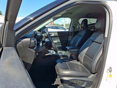 Certified 2023 Ford Explorer XLT w/ Equipment Group 202A AWD/4WD image 14