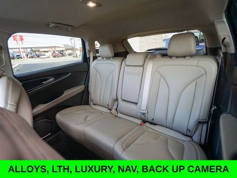 Used 2023 Lincoln Nautilus FWD w/ Premium Package image 31