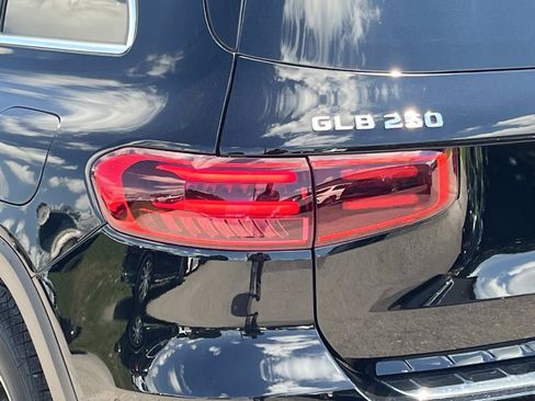 Used 2026 Mercedes-Benz GLB 250 image 10