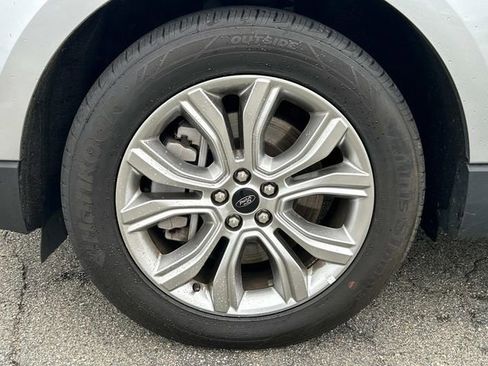 Used 2024 Ford Edge Titanium image 31