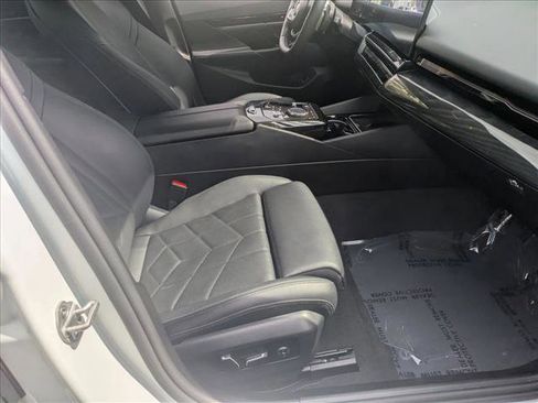 Used 2024 BMW 530i w/ Convenience Package RWD image 20