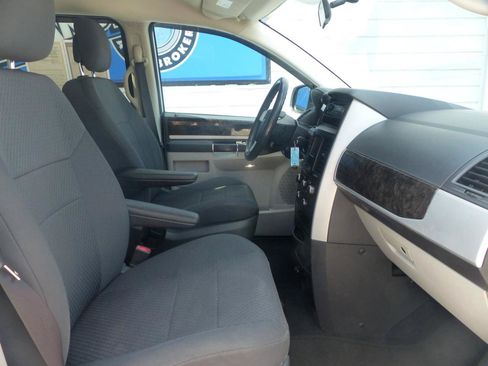 Used 2010 Dodge Grand Caravan SXT FWD image 13