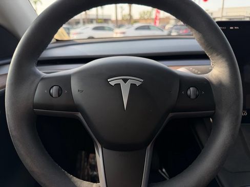 Used 2024 Tesla Model Y Long Range AWD/4WD image 23