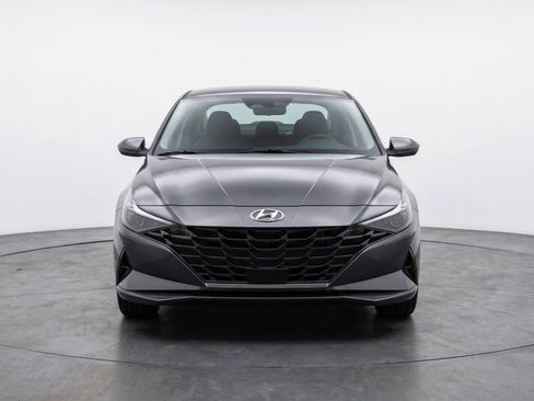 Used 2025 Hyundai Elantra SEL FWD image 2