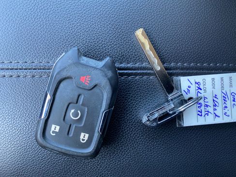 Used 2024 GMC Terrain SLE w/ Driver Convenience Package image 33