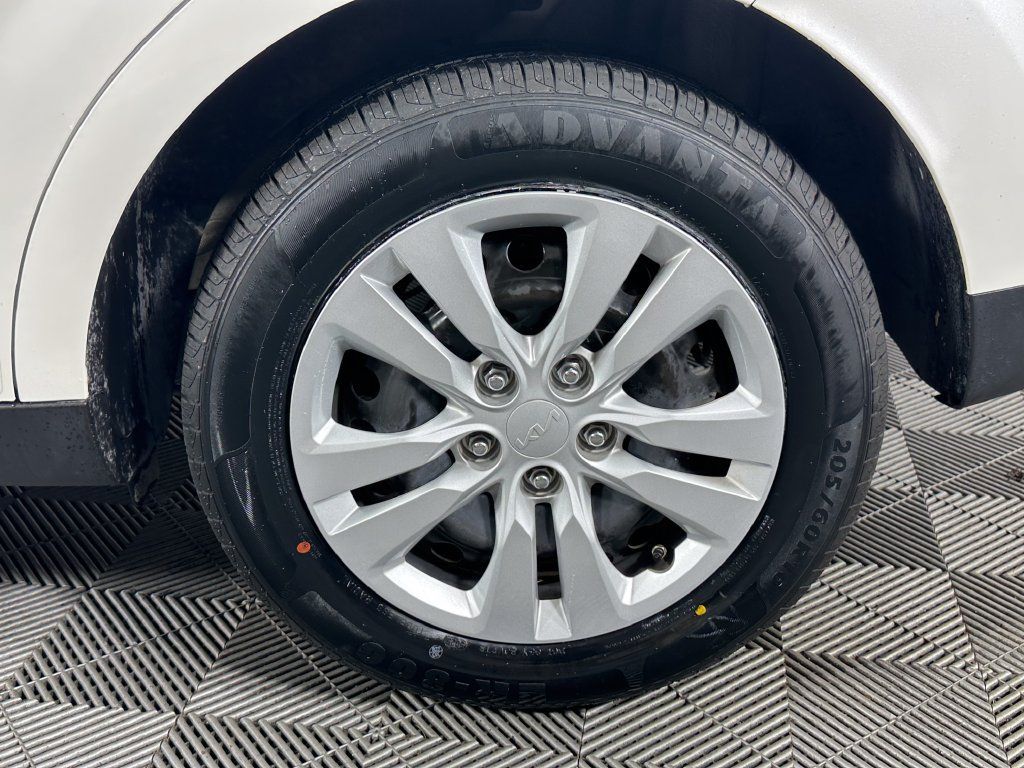 Used 2024 Kia Soul LX FWD image 12
