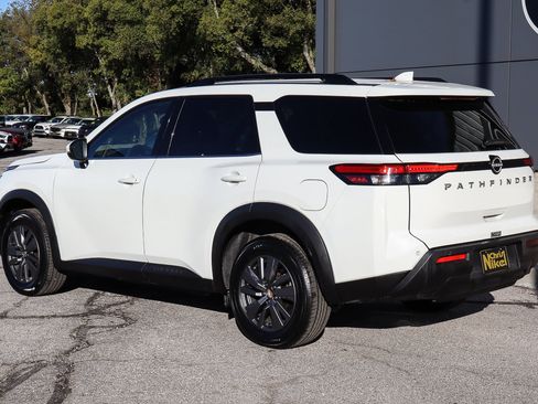Used 2025 Nissan Pathfinder SV image 6