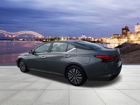 Used 2025 Nissan Altima 2.5 SV image 3