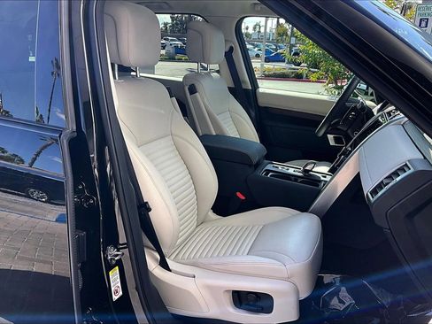 Used 2025 Land Rover Discovery Dynamic SE AWD/4WD image 7