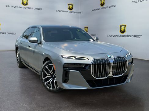Used 2023 BMW 760i xDrive AWD/4WD image 3