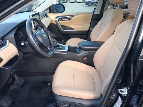 Used 2025 Toyota RAV4 XLE w/ Convenience Package FWD image 12