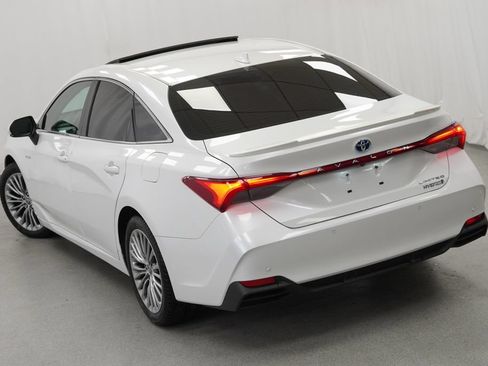 Used 2021 Toyota Avalon Limited w/ Advanced Safety Package FWD image 12