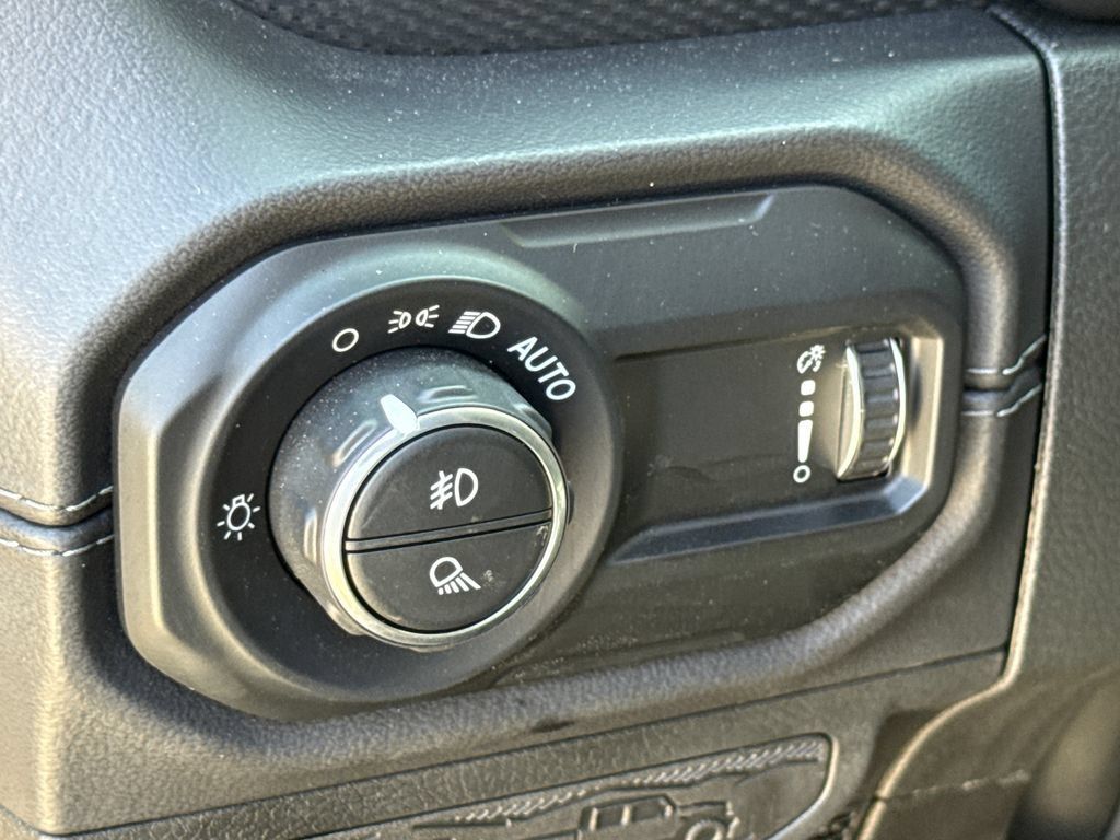 Used 2025 Jeep Gladiator Mojave AWD/4WD image 22
