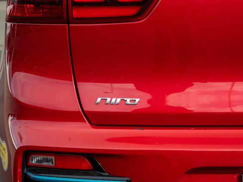 Used 2022 Kia Niro EX image 11