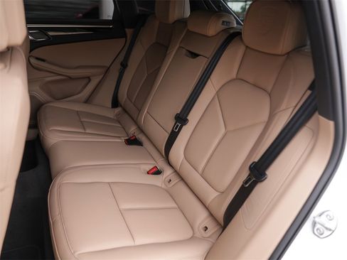 Used 2025 Porsche Macan image 33