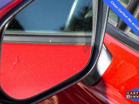 Used 2022 Toyota Corolla Cross XLE image 11