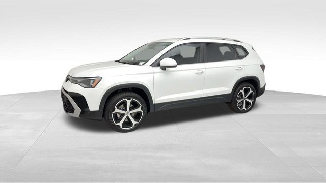 Used 2025 Volkswagen Taos SEL AWD/4WD image 6