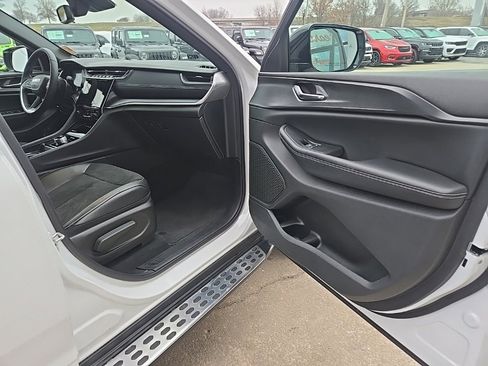 Used 2024 Jeep Grand Cherokee Altitude image 70