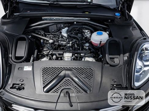 Used 2016 Porsche Macan Turbo AWD/4WD image 9