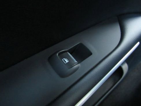 Used 2016 Lincoln MKZ Hybrid image 29