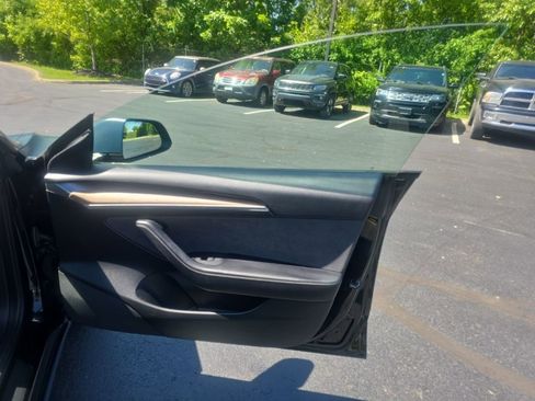 Used 2022 Tesla Model 3 Long Range AWD/4WD image 28